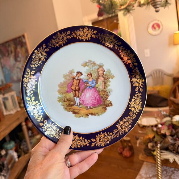 Vintage Limoges Fragonard 8" Plate with Plate Hanger - Picture 7 of 9